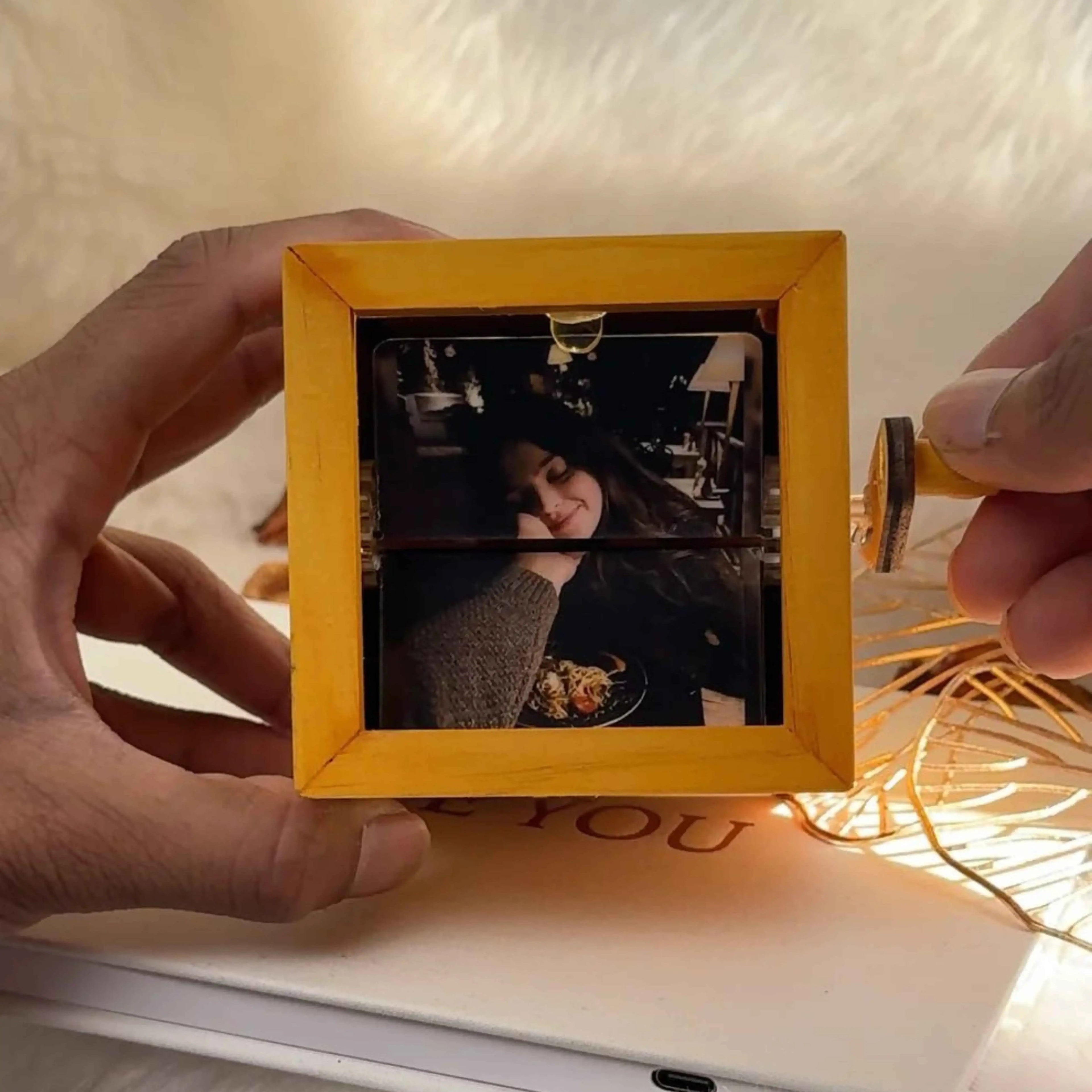 Işıklı Özel Fotoğraf Kutusu – Kişiye Özel Hediye | NISHORA