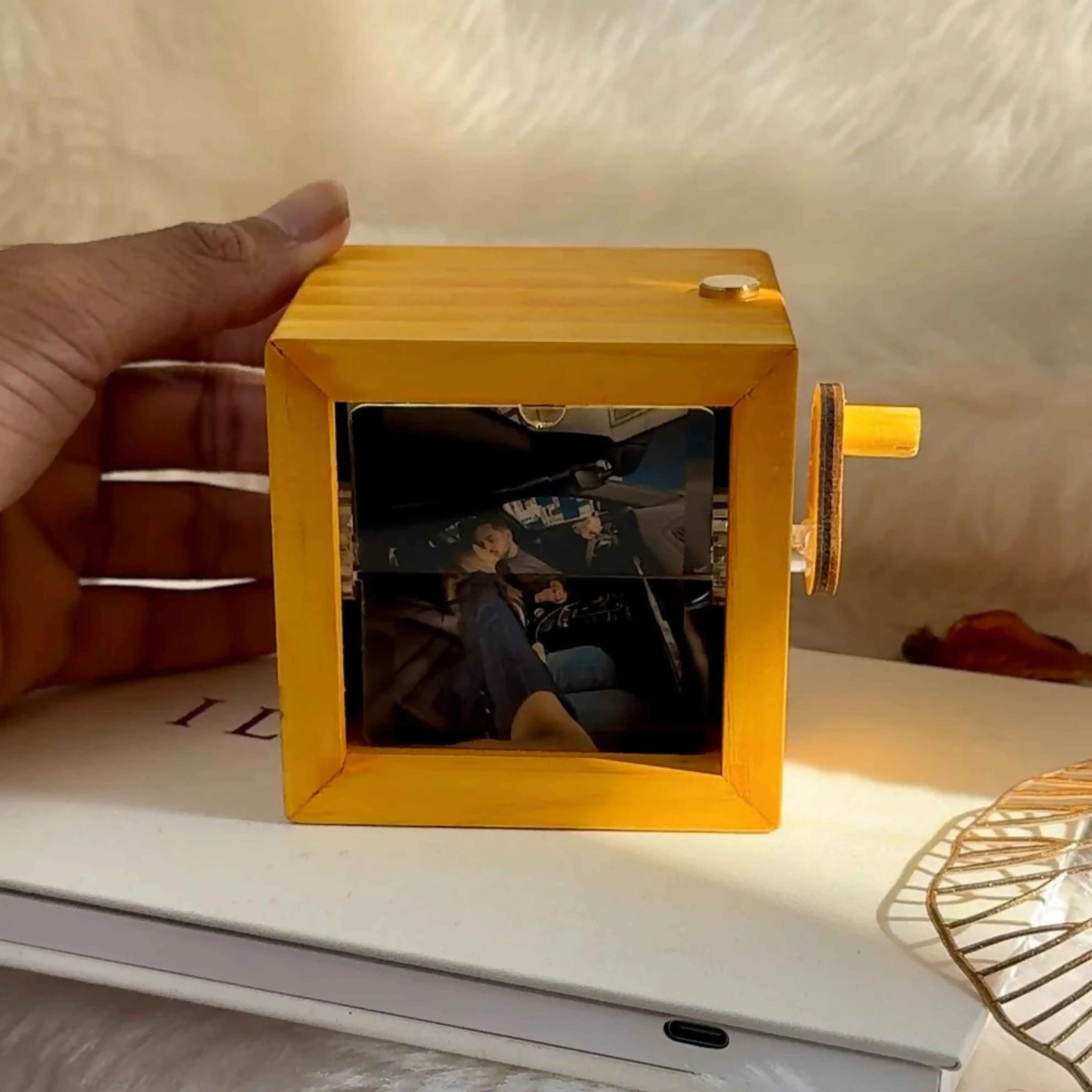 Işıklı Özel Fotoğraf Kutusu – Kişiye Özel Hediye | NISHORA